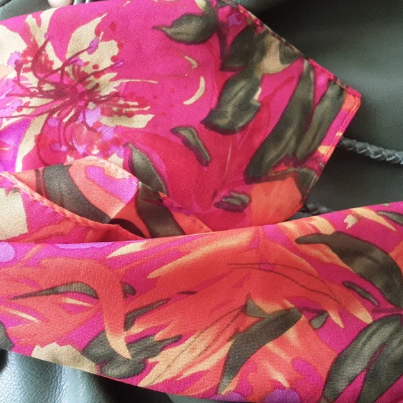 Square scarf - Picture 1 of 4